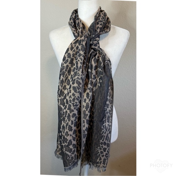 NWT Chicos Jacquard Animal Print Oblong Scarf Lightweight Wrap - Picture 2 of 9